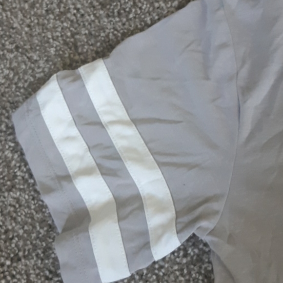 Forever 21 gray t-shirt - Picture 3 of 3